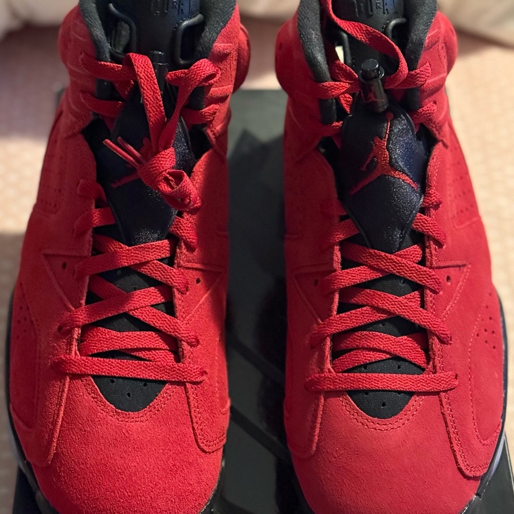 Bravo Toro Jordan 6s in size 12 men’s - Picture 4 of 4